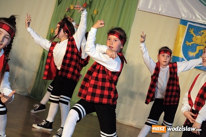 Zdjęcie w galerii na portalu naszwodzislaw.com: Kolejna edycja festiwalu tanecznego Aplauz w Marklowicach. Zatańczyła nawet... Cruella de Mon wiadomości z regionu