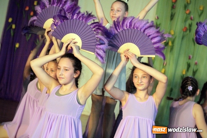 Zdjęcie w galerii na portalu naszwodzislaw.com: Kolejna edycja festiwalu tanecznego Aplauz w Marklowicach. Zatańczyła nawet... Cruella de Mon wiadomości z regionu