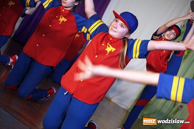 Zdjęcie w galerii na portalu naszwodzislaw.com: Kolejna edycja festiwalu tanecznego Aplauz w Marklowicach. Zatańczyła nawet... Cruella de Mon wiadomości z regionu