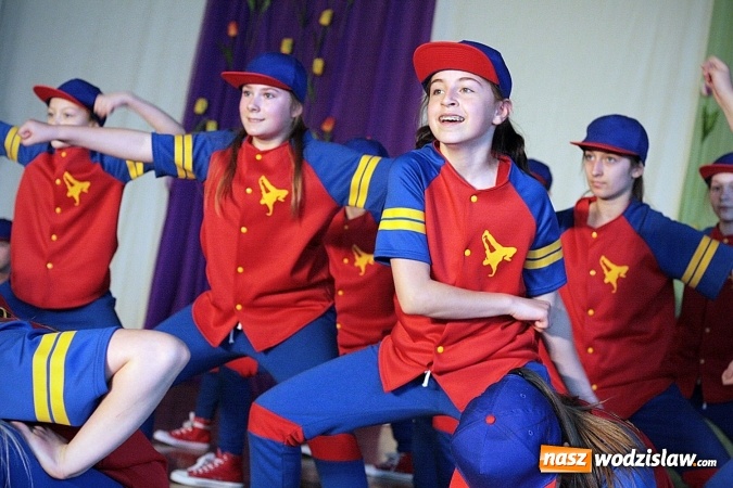 Zdjęcie w galerii na portalu naszwodzislaw.com: Kolejna edycja festiwalu tanecznego Aplauz w Marklowicach. Zatańczyła nawet... Cruella de Mon wiadomości z regionu