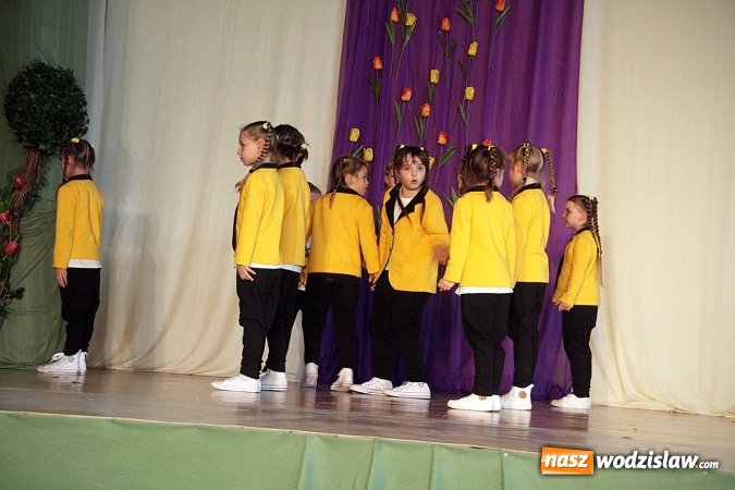 Zdjęcie w galerii na portalu naszwodzislaw.com: Kolejna edycja festiwalu tanecznego Aplauz w Marklowicach. Zatańczyła nawet... Cruella de Mon wiadomości z regionu