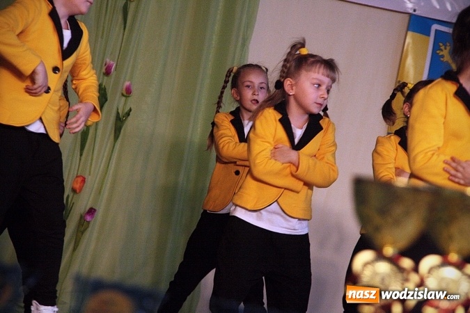Zdjęcie w galerii na portalu naszwodzislaw.com: Kolejna edycja festiwalu tanecznego Aplauz w Marklowicach. Zatańczyła nawet... Cruella de Mon wiadomości z regionu