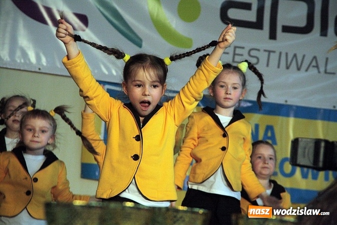 Zdjęcie w galerii na portalu naszwodzislaw.com: Kolejna edycja festiwalu tanecznego Aplauz w Marklowicach. Zatańczyła nawet... Cruella de Mon wiadomości z regionu
