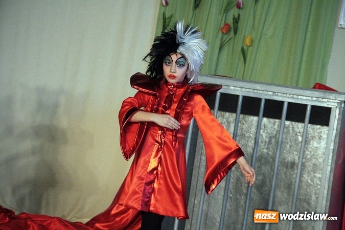 Zdjęcie w galerii na portalu naszwodzislaw.com: Kolejna edycja festiwalu tanecznego Aplauz w Marklowicach. Zatańczyła nawet... Cruella de Mon wiadomości z regionu