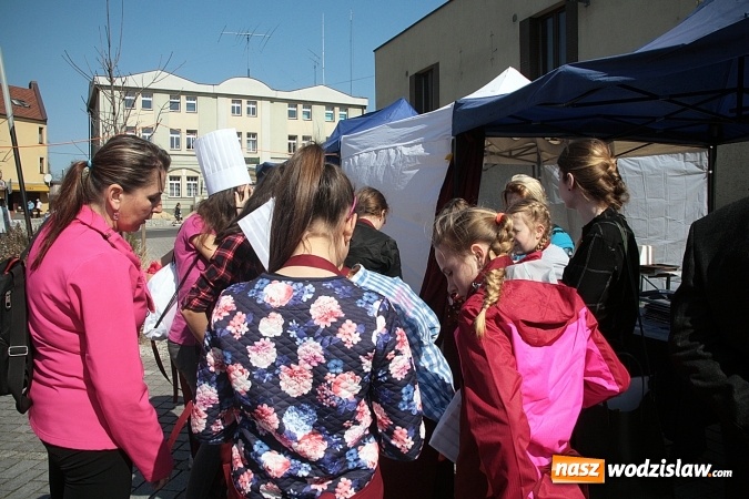 Zdjęcie w galerii na portalu naszwodzislaw.com: Wielkie gotowanie w Pszowie, czyli drugi dzień jarmarku wielkanocnego wiadomości z regionu