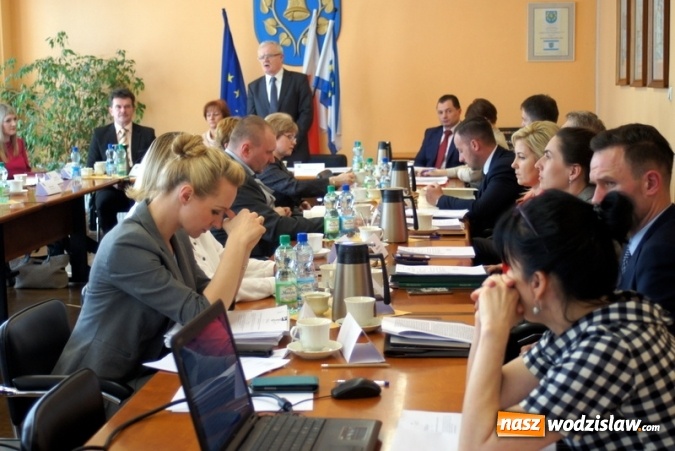 Zdjęcie w galerii na portalu naszwodzislaw.com: Po marcowej sesji Rady Gminy - podjęto uchwały ws. nowej sieci szkół wiadomości z regionu