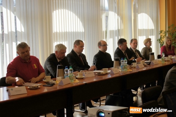 Zdjęcie w galerii na portalu naszwodzislaw.com: Po marcowej sesji Rady Gminy - podjęto uchwały ws. nowej sieci szkół wiadomości z regionu