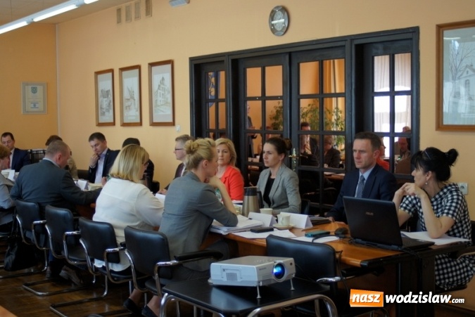 Zdjęcie w galerii na portalu naszwodzislaw.com: Po marcowej sesji Rady Gminy - podjęto uchwały ws. nowej sieci szkół wiadomości z regionu
