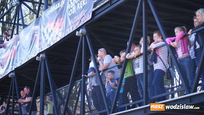 Zdjęcie w galerii na portalu naszwodzislaw.com: Sportowe emocje na torze dla modeli zdalnie sterowanych. Sezon rozpoczęty wiadomości z regionu