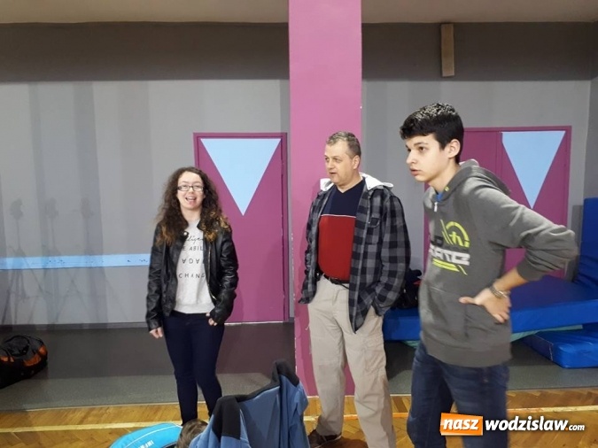 Zdjęcie w galerii na portalu naszwodzislaw.com: To był emocjonujący mecz tenisa stołowego wiadomości z regionu