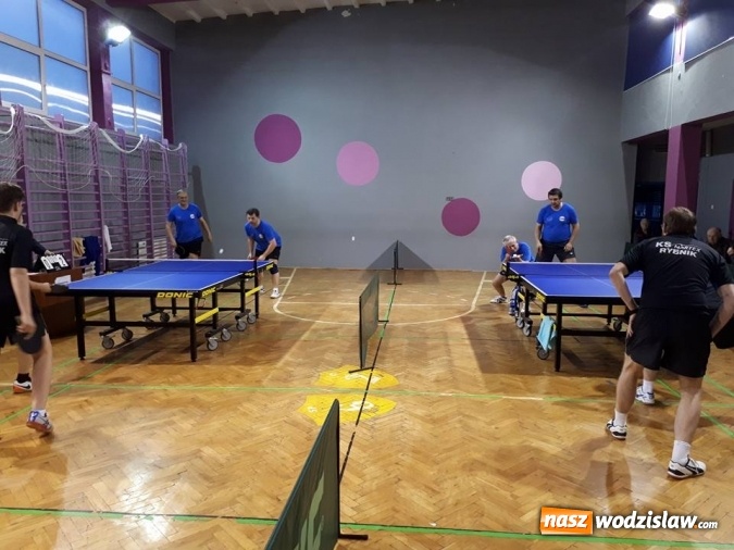 Zdjęcie w galerii na portalu naszwodzislaw.com: To był emocjonujący mecz tenisa stołowego wiadomości z regionu
