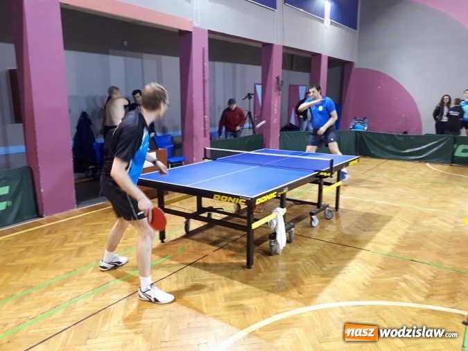 Zdjęcie w galerii na portalu naszwodzislaw.com: To był emocjonujący mecz tenisa stołowego wiadomości z regionu