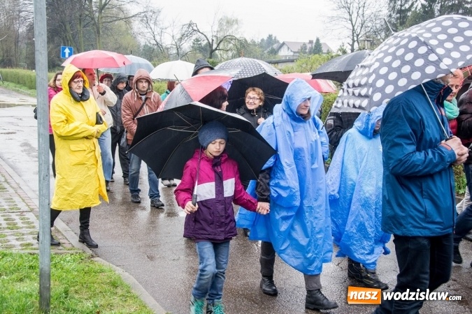 Zdjęcie w galerii na portalu naszwodzislaw.com: Być dobrym jak chleb. Ulicami Wodzisławia przeszła Droga Krzyżowa wiadomości z regionu