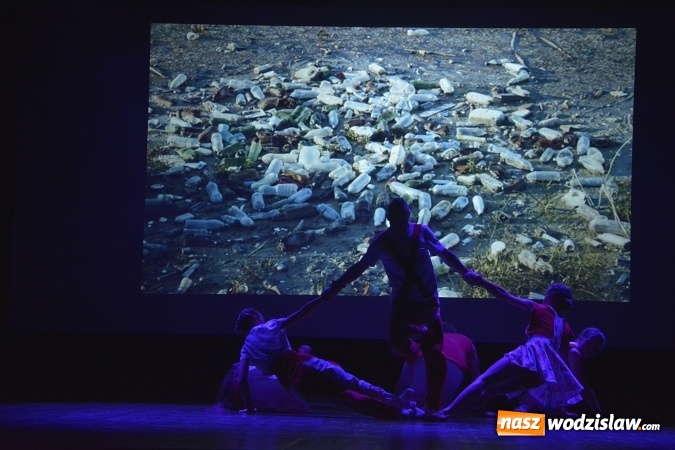 Zdjęcie w galerii na portalu naszwodzislaw.com: Premiera spektaklu Teatru Tańca Memento na scenie WCK wiadomości z regionu