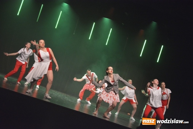 Zdjęcie w galerii na portalu naszwodzislaw.com: Premiera spektaklu Teatru Tańca Memento na scenie WCK wiadomości z regionu