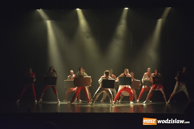 Zdjęcie w galerii na portalu naszwodzislaw.com: Premiera spektaklu Teatru Tańca Memento na scenie WCK wiadomości z regionu