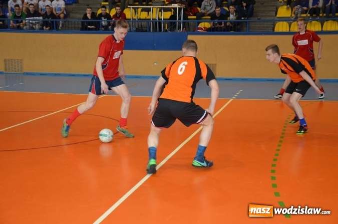 Zdjęcie w galerii na portalu naszwodzislaw.com: Drużyna I LO z pucharem Starosty Wodzisławskiego i Burmistrza Radlina  wiadomości z regionu