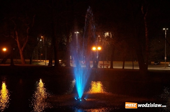 Zdjęcie w galerii na portalu naszwodzislaw.com: Wodzisław: w parkowym stawie zainstalowano fontannę wiadomości z regionu