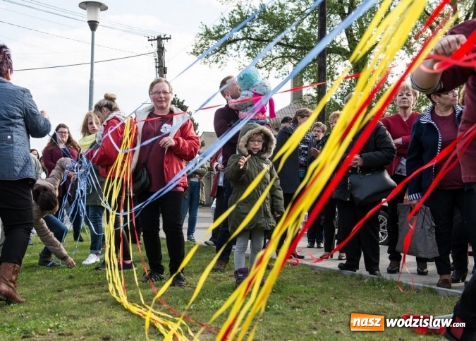 Zdjęcie w galerii na portalu naszwodzislaw.com: Ustawili 22-metrową palmę wielkanocną na festiwalu w partnerskiej gminie Frycovice wiadomości z regionu