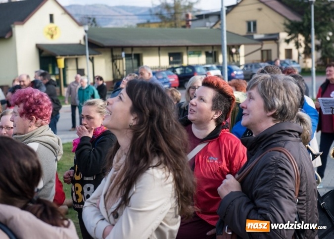 Zdjęcie w galerii na portalu naszwodzislaw.com: Ustawili 22-metrową palmę wielkanocną na festiwalu w partnerskiej gminie Frycovice wiadomości z regionu