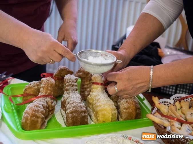 Zdjęcie w galerii na portalu naszwodzislaw.com: Ustawili 22-metrową palmę wielkanocną na festiwalu w partnerskiej gminie Frycovice wiadomości z regionu