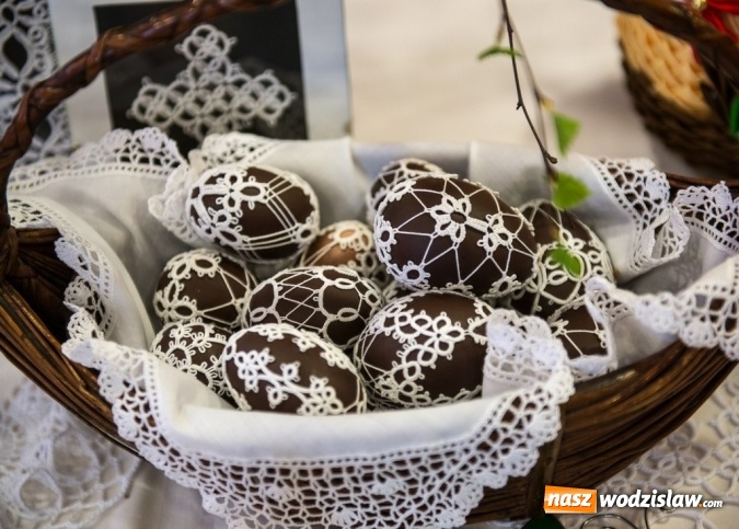 Zdjęcie w galerii na portalu naszwodzislaw.com: Ustawili 22-metrową palmę wielkanocną na festiwalu w partnerskiej gminie Frycovice wiadomości z regionu