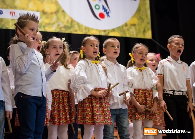 Zdjęcie w galerii na portalu naszwodzislaw.com: Ustawili 22-metrową palmę wielkanocną na festiwalu w partnerskiej gminie Frycovice wiadomości z regionu