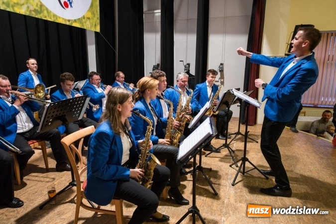 Zdjęcie w galerii na portalu naszwodzislaw.com: Ustawili 22-metrową palmę wielkanocną na festiwalu w partnerskiej gminie Frycovice wiadomości z regionu