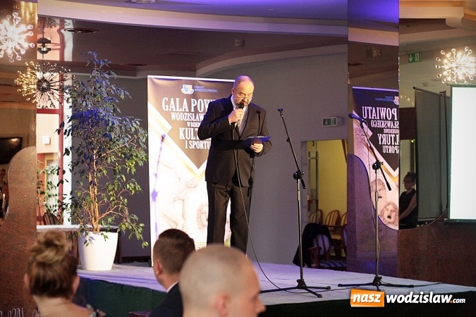 Zdjęcie w galerii na portalu naszwodzislaw.com: Ludzie kultury i sportu nagrodzeni. Uroczysta Gala w hotelu Amadeus wiadomości z regionu