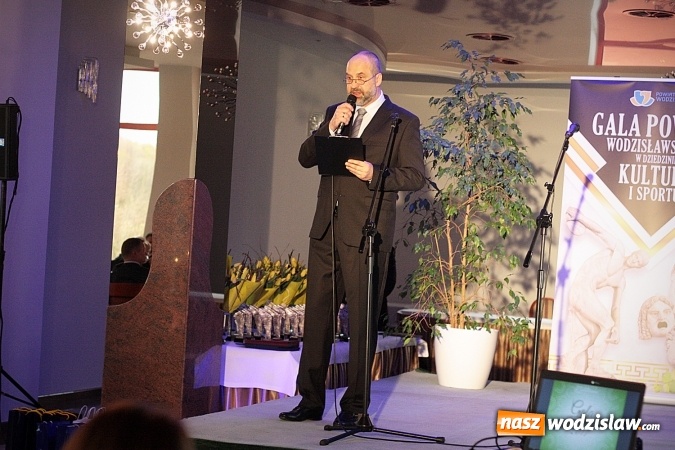 Zdjęcie w galerii na portalu naszwodzislaw.com: Ludzie kultury i sportu nagrodzeni. Uroczysta Gala w hotelu Amadeus wiadomości z regionu