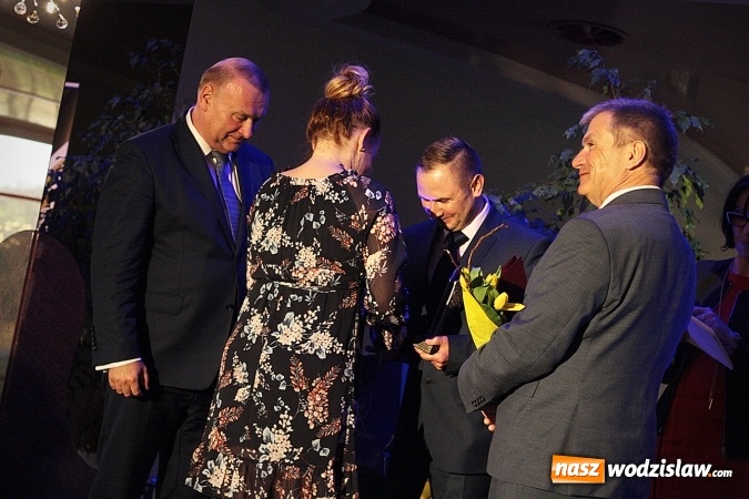 Zdjęcie w galerii na portalu naszwodzislaw.com: Ludzie kultury i sportu nagrodzeni. Uroczysta Gala w hotelu Amadeus wiadomości z regionu