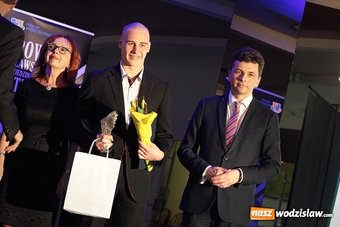 Zdjęcie w galerii na portalu naszwodzislaw.com: Ludzie kultury i sportu nagrodzeni. Uroczysta Gala w hotelu Amadeus wiadomości z regionu