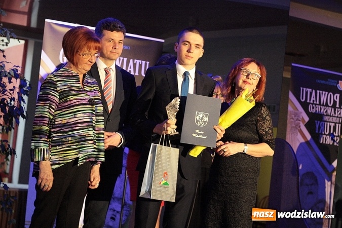 Zdjęcie w galerii na portalu naszwodzislaw.com: Ludzie kultury i sportu nagrodzeni. Uroczysta Gala w hotelu Amadeus wiadomości z regionu