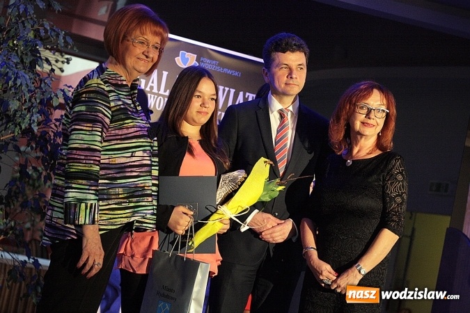 Zdjęcie w galerii na portalu naszwodzislaw.com: Ludzie kultury i sportu nagrodzeni. Uroczysta Gala w hotelu Amadeus wiadomości z regionu