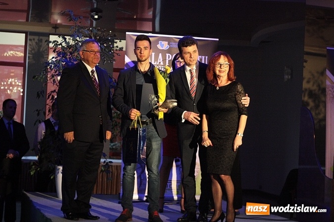 Zdjęcie w galerii na portalu naszwodzislaw.com: Ludzie kultury i sportu nagrodzeni. Uroczysta Gala w hotelu Amadeus wiadomości z regionu