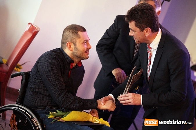 Zdjęcie w galerii na portalu naszwodzislaw.com: Ludzie kultury i sportu nagrodzeni. Uroczysta Gala w hotelu Amadeus wiadomości z regionu