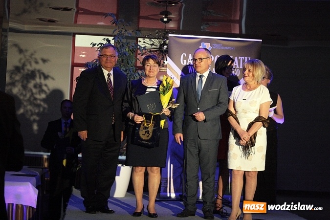 Zdjęcie w galerii na portalu naszwodzislaw.com: Ludzie kultury i sportu nagrodzeni. Uroczysta Gala w hotelu Amadeus wiadomości z regionu
