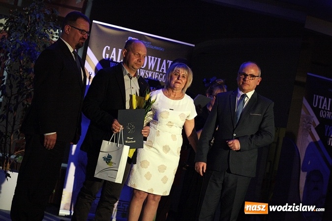 Zdjęcie w galerii na portalu naszwodzislaw.com: Ludzie kultury i sportu nagrodzeni. Uroczysta Gala w hotelu Amadeus wiadomości z regionu