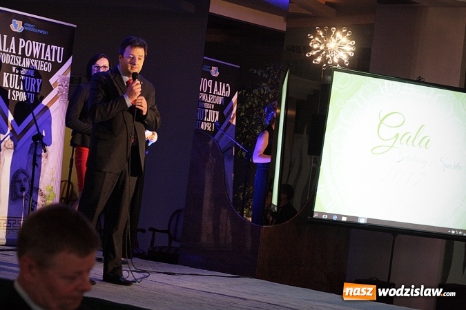 Zdjęcie w galerii na portalu naszwodzislaw.com: Ludzie kultury i sportu nagrodzeni. Uroczysta Gala w hotelu Amadeus wiadomości z regionu