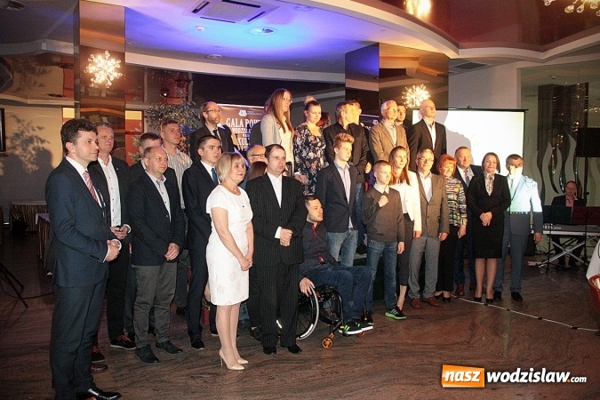 Zdjęcie w galerii na portalu naszwodzislaw.com: Ludzie kultury i sportu nagrodzeni. Uroczysta Gala w hotelu Amadeus wiadomości z regionu