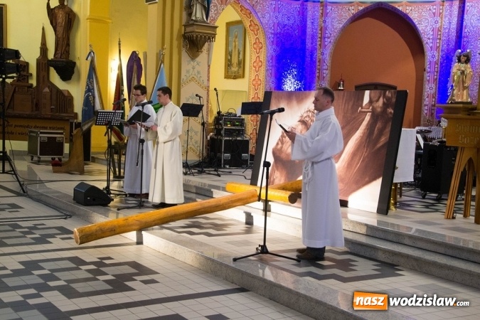 Zdjęcie w galerii na portalu naszwodzislaw.com: Męka Pana naszego Jezusa Chrystusa - śpiewana Pasja, czyli Wielka Środa w Rydułtowach wiadomości z regionu