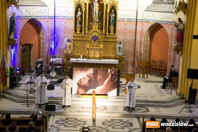 Zdjęcie w galerii na portalu naszwodzislaw.com: Męka Pana naszego Jezusa Chrystusa - śpiewana Pasja, czyli Wielka Środa w Rydułtowach wiadomości z regionu