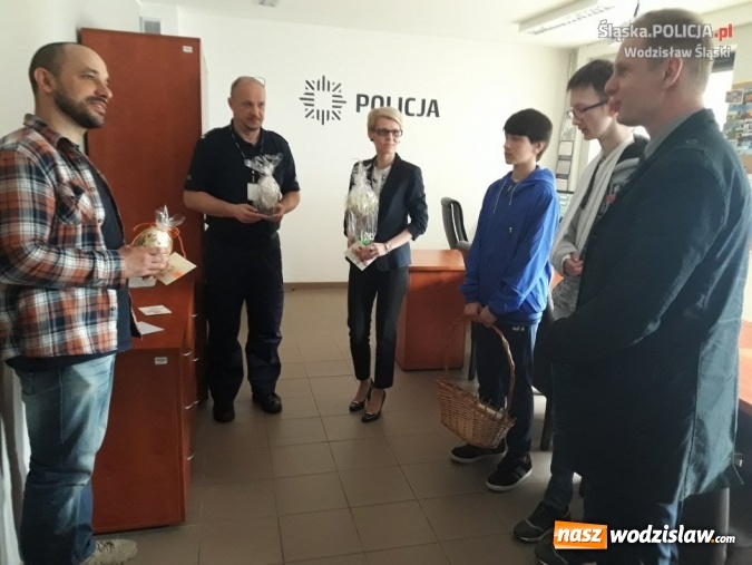 Zdjęcie w galerii na portalu naszwodzislaw.com: Wielkanocne spotkanie policjant&oacute;w z wychowankami Domu Dziecka w Gorzyczkach wiadomości z regionu