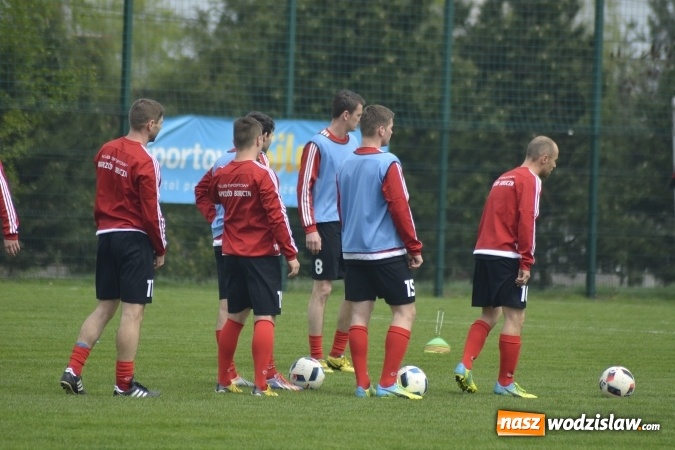 Zdjęcie w galerii na portalu naszwodzislaw.com: Klasa okręgowa: W starciu Naprzodów lepszy ten z Borucina wiadomości z regionu