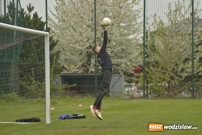 Zdjęcie w galerii na portalu naszwodzislaw.com: Klasa okręgowa: W starciu Naprzodów lepszy ten z Borucina wiadomości z regionu