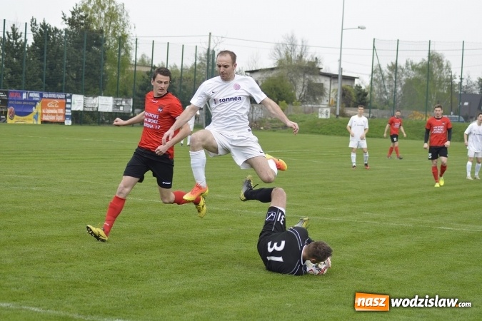 Zdjęcie w galerii na portalu naszwodzislaw.com: Klasa okręgowa: W starciu Naprzodów lepszy ten z Borucina wiadomości z regionu