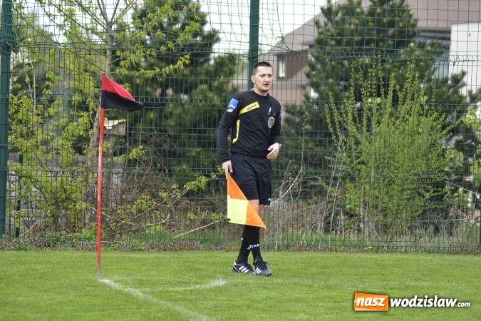 Zdjęcie w galerii na portalu naszwodzislaw.com: Klasa okręgowa: W starciu Naprzodów lepszy ten z Borucina wiadomości z regionu