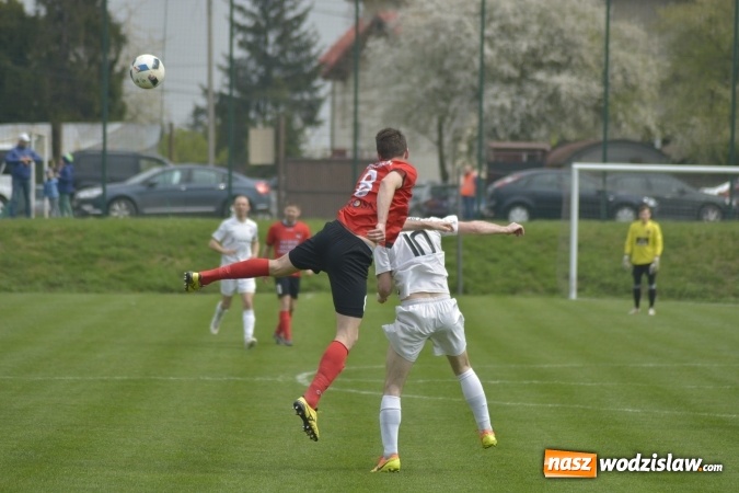 Zdjęcie w galerii na portalu naszwodzislaw.com: Klasa okręgowa: W starciu Naprzodów lepszy ten z Borucina wiadomości z regionu