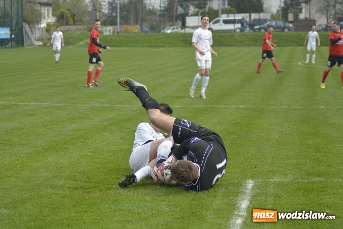 Zdjęcie w galerii na portalu naszwodzislaw.com: Klasa okręgowa: W starciu Naprzodów lepszy ten z Borucina wiadomości z regionu