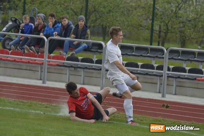 Zdjęcie w galerii na portalu naszwodzislaw.com: Klasa okręgowa: W starciu Naprzodów lepszy ten z Borucina wiadomości z regionu